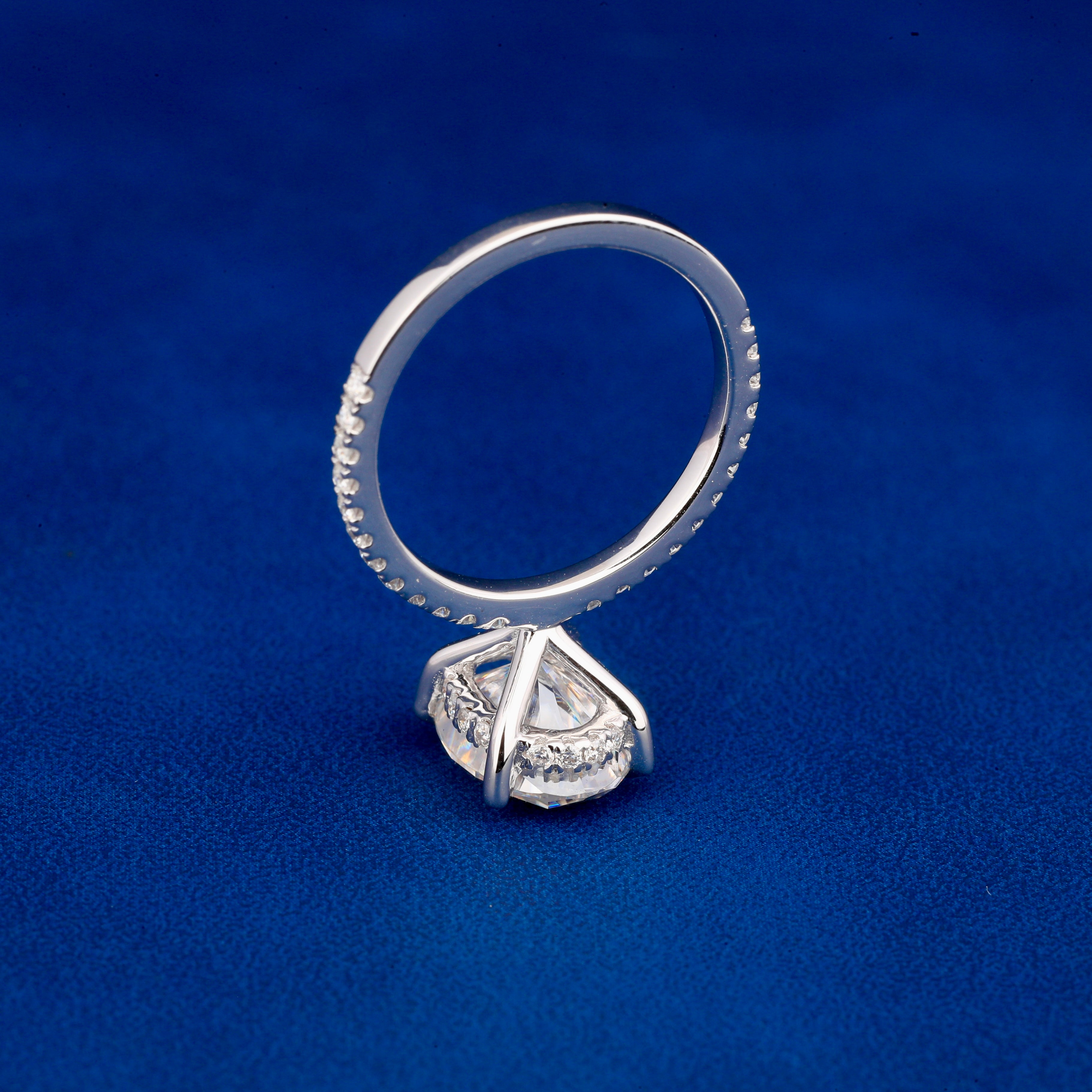 3ct Oval cut 18K gold Ring