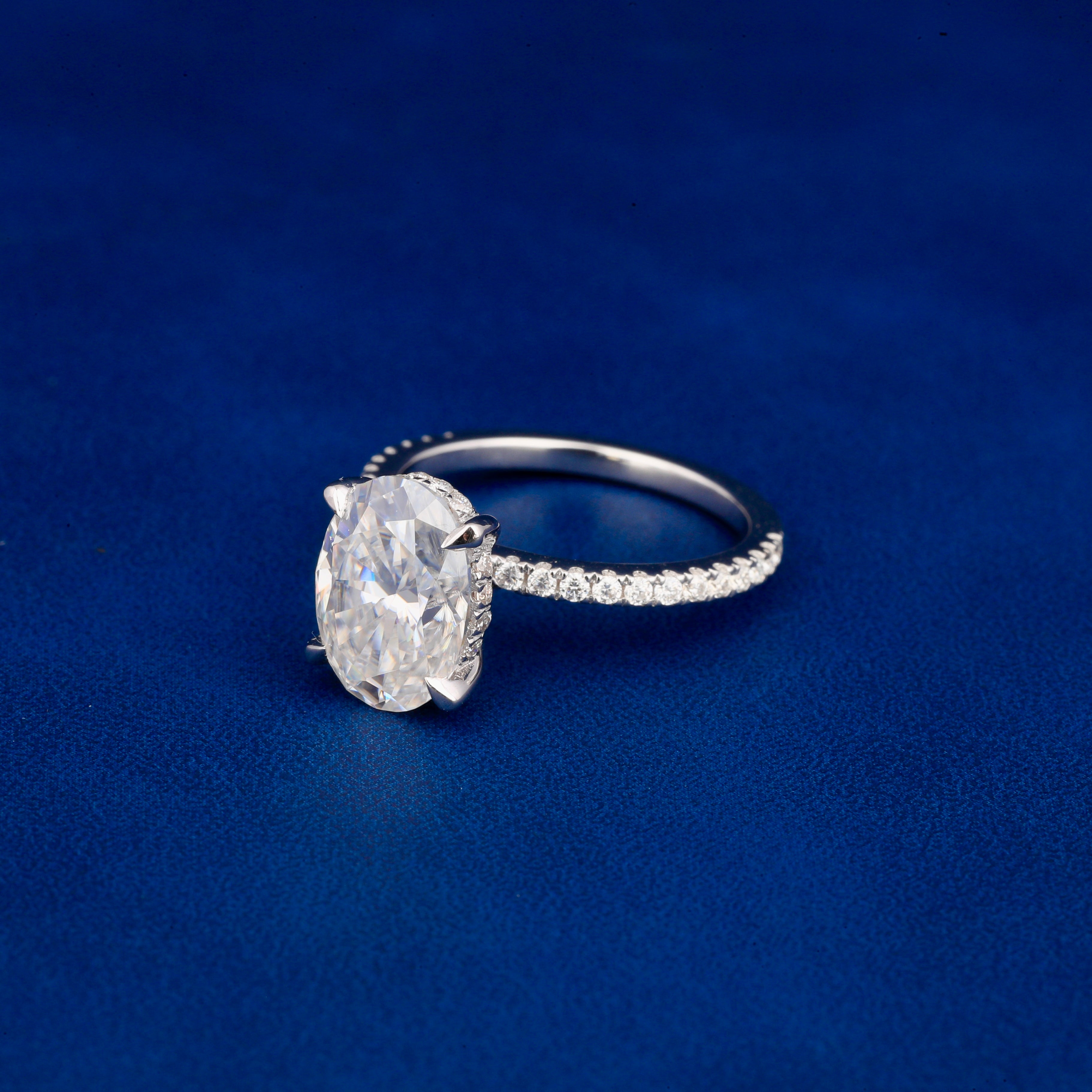 3ct Oval cut 18K gold Ring