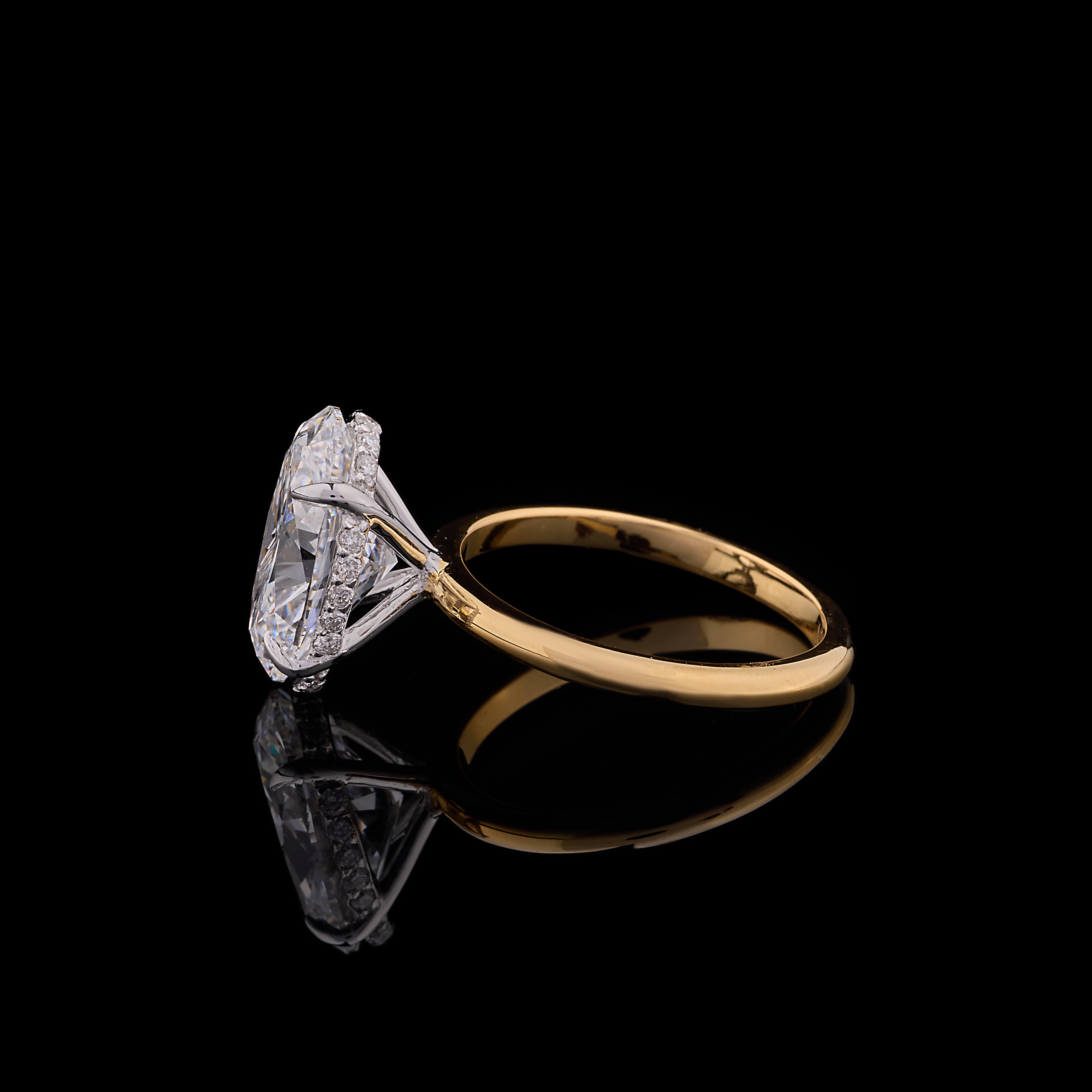 4ct Oval cut 18K Gold ring