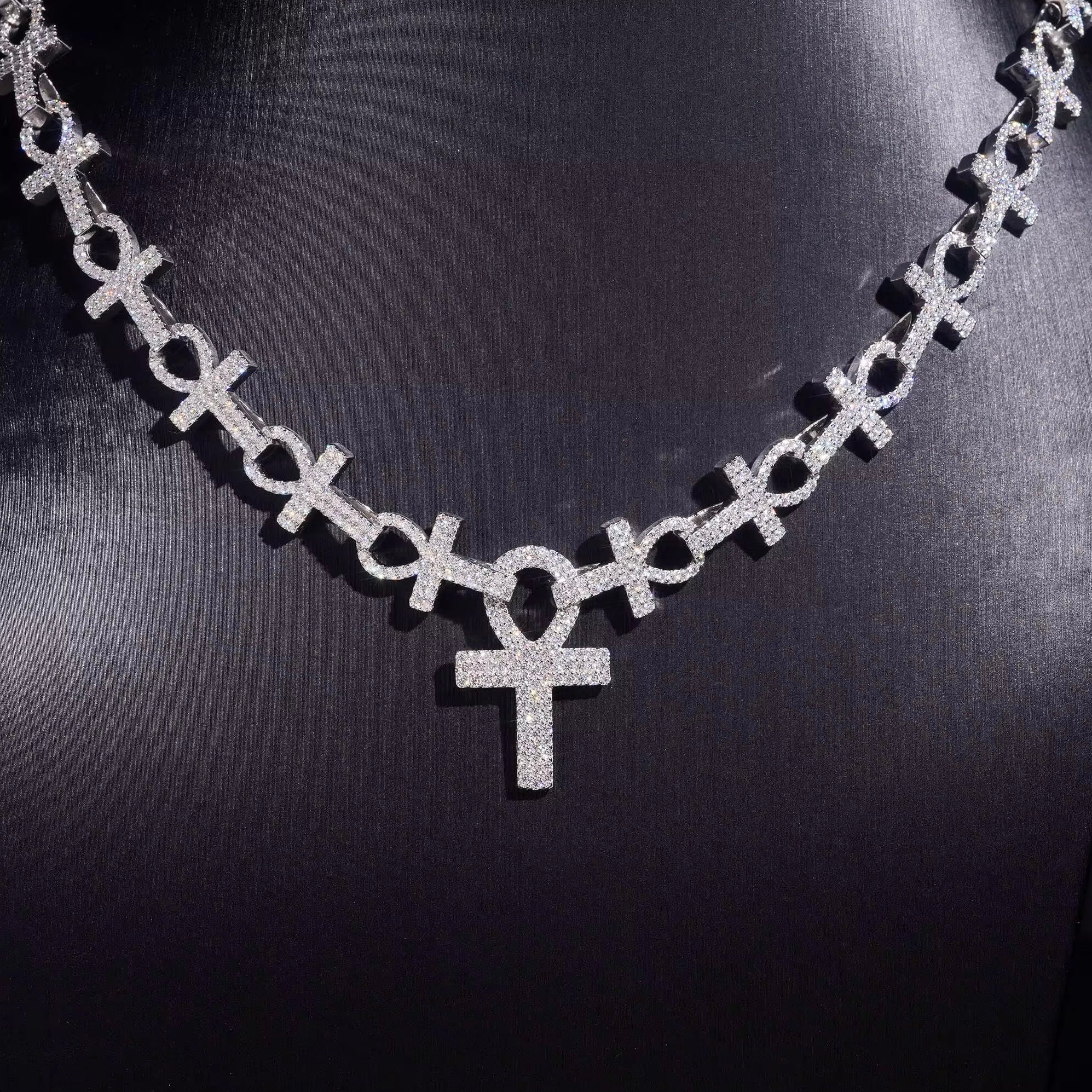 CROSS VVS NECKLACE