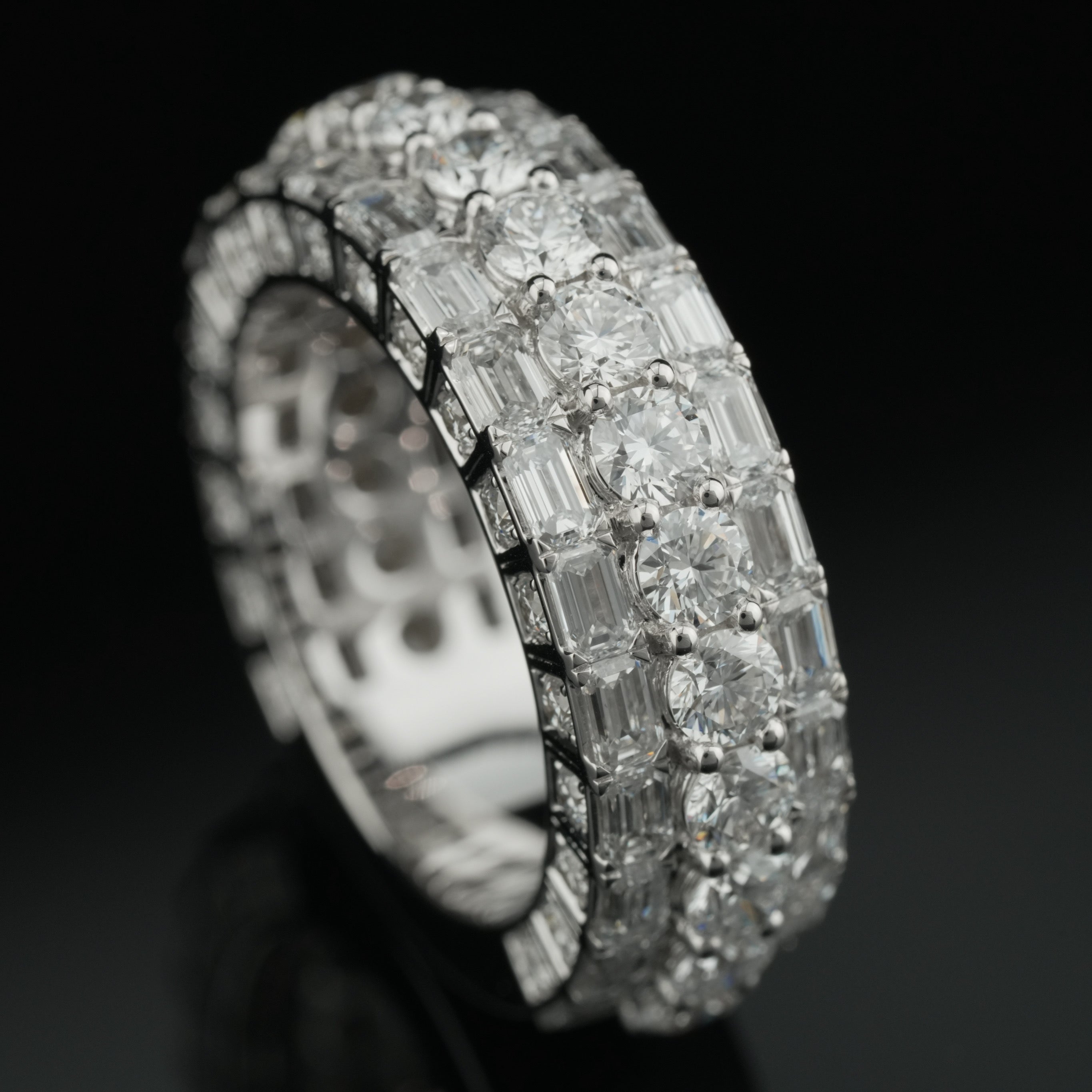 7 ct Emerald band