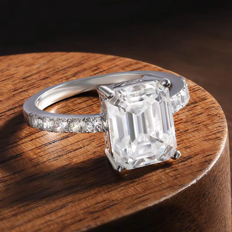 4CT VVS EMERALD CUT WOMEN RING