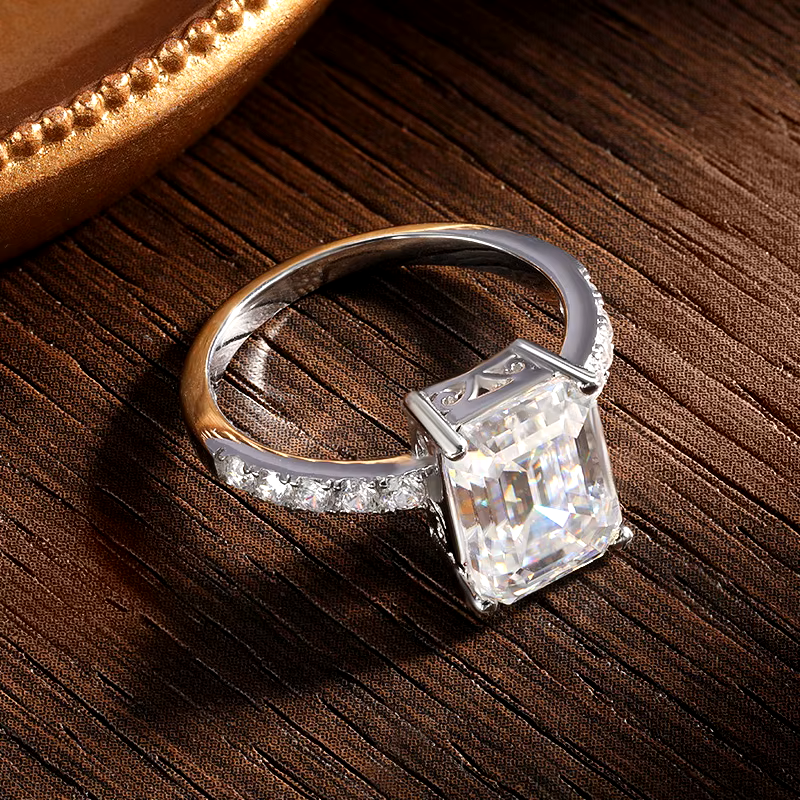 4CT VVS EMERALD CUT WOMEN RING