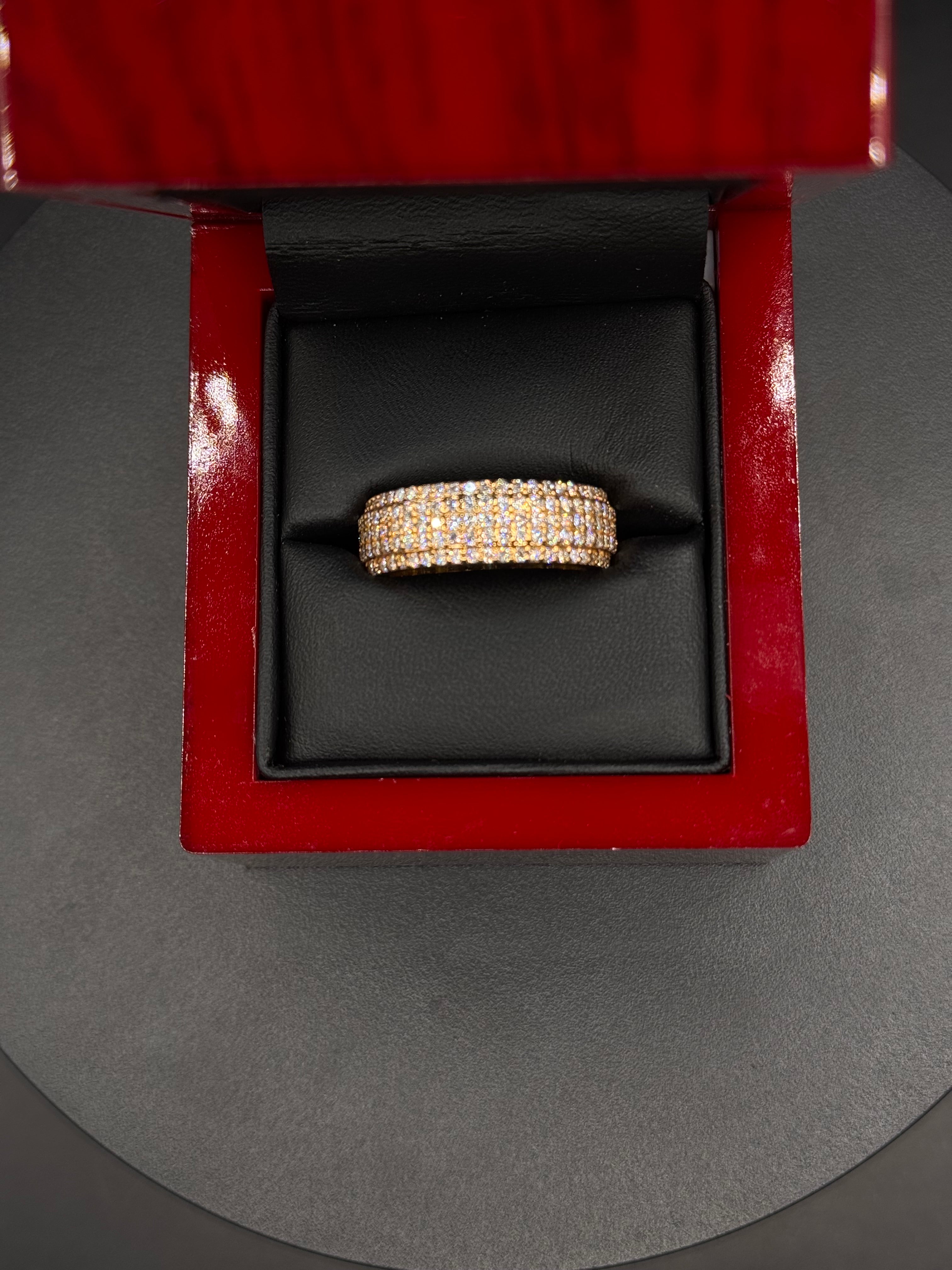 2.80 CT 18k Gold VVS DIAMONDS BAND
