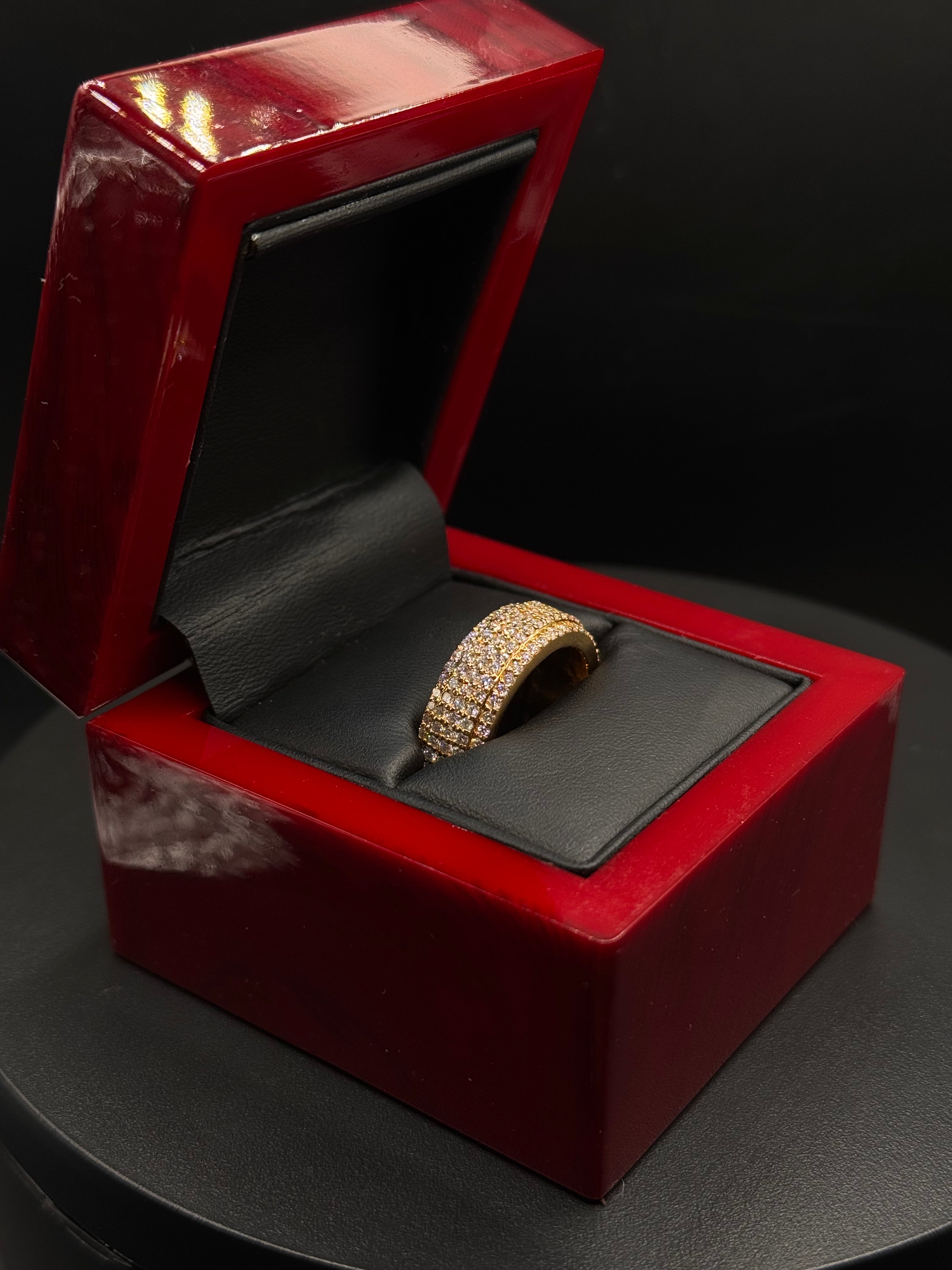 2.80 CT 18k Gold VVS DIAMONDS BAND
