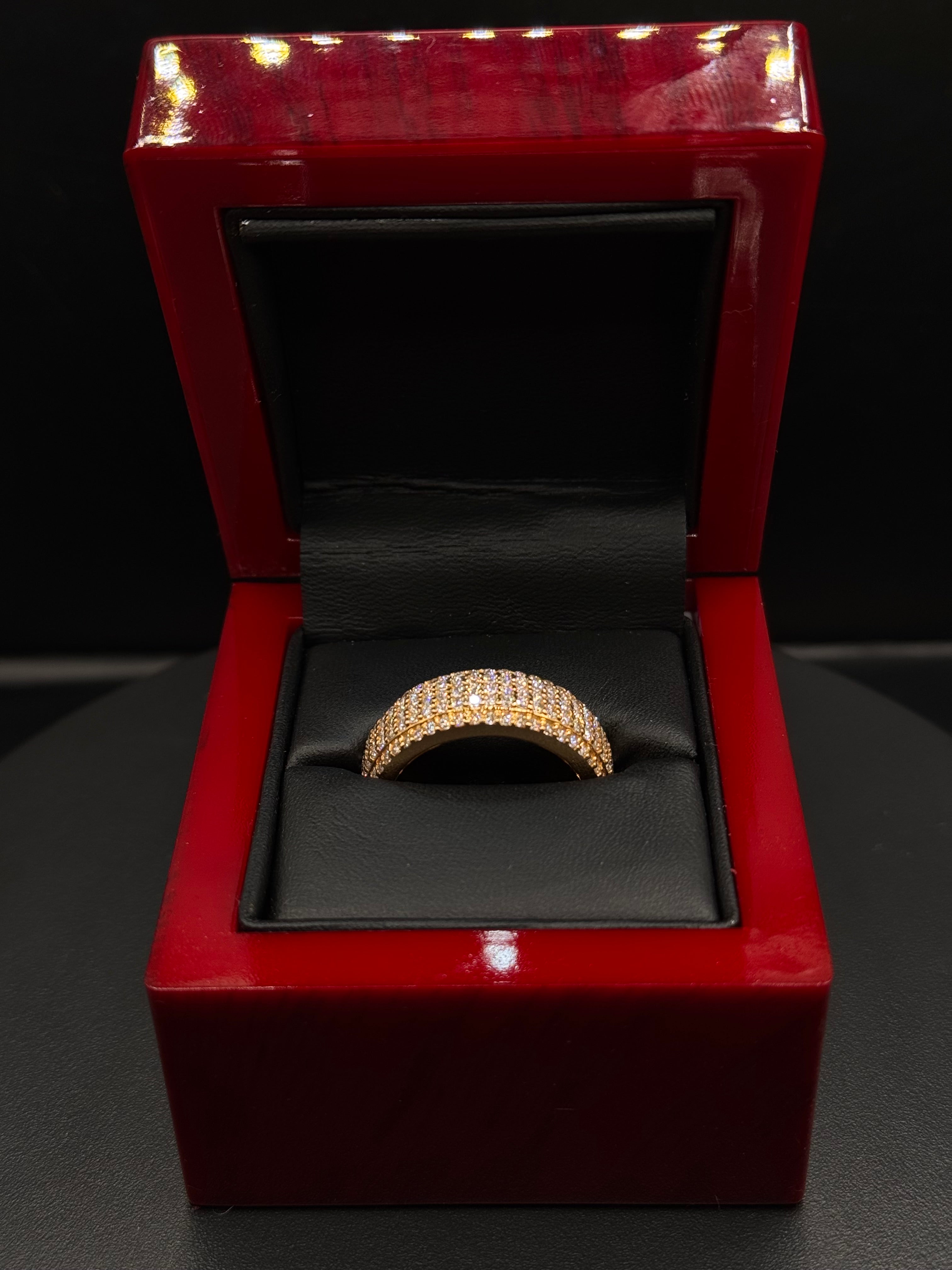 2.80 CT 18k Gold VVS DIAMONDS BAND