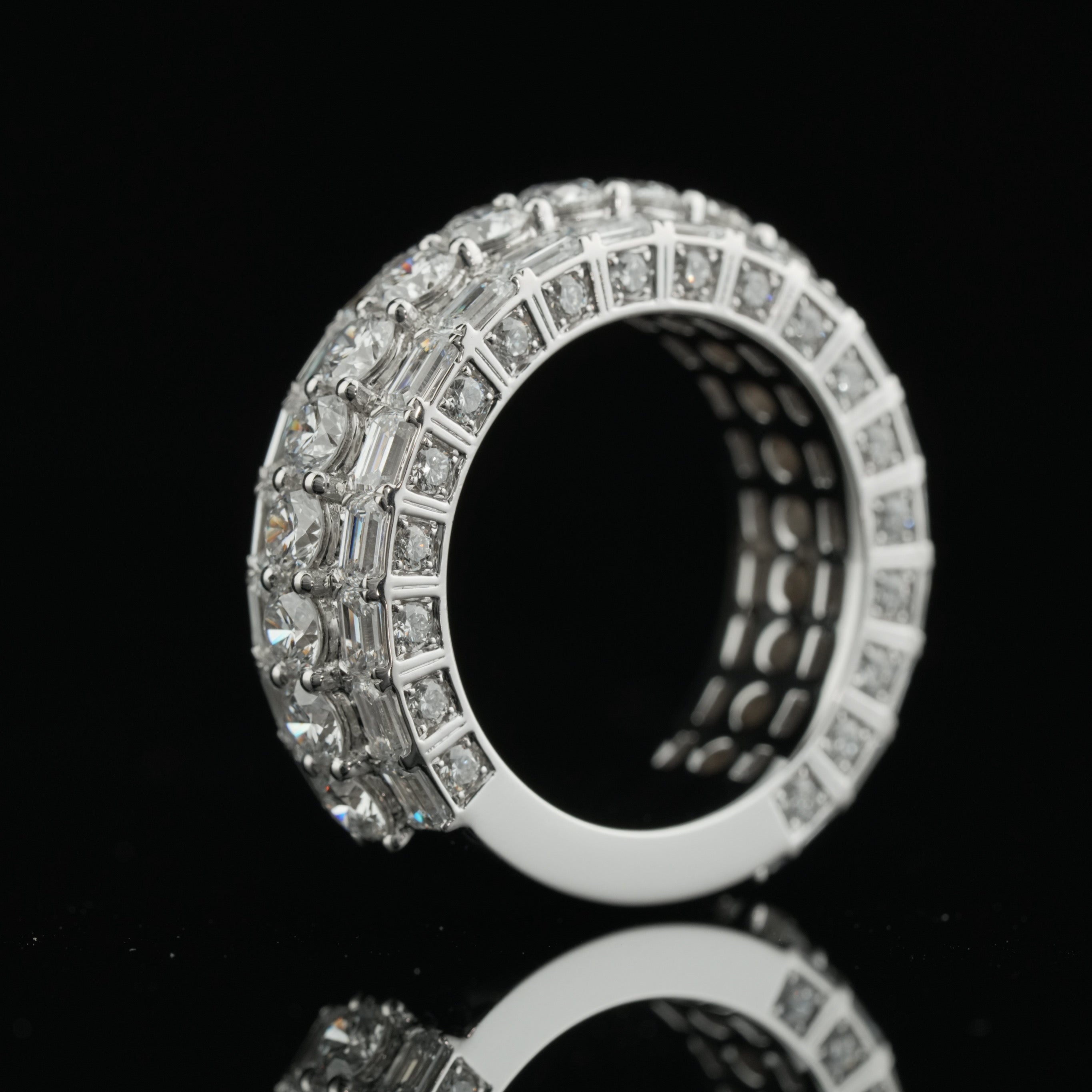 7 ct Emerald band