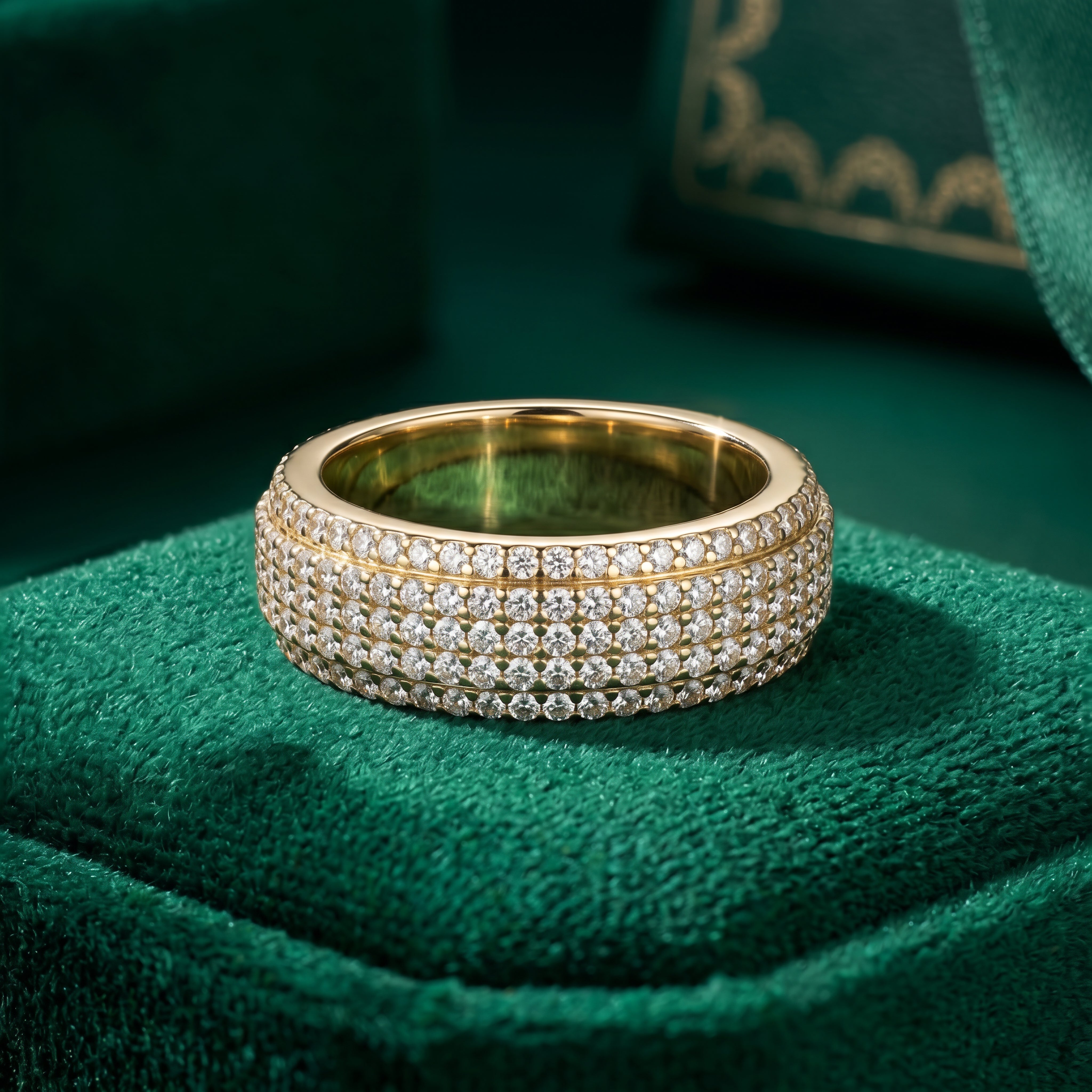 2.80 CT 18k Gold VVS DIAMONDS BAND
